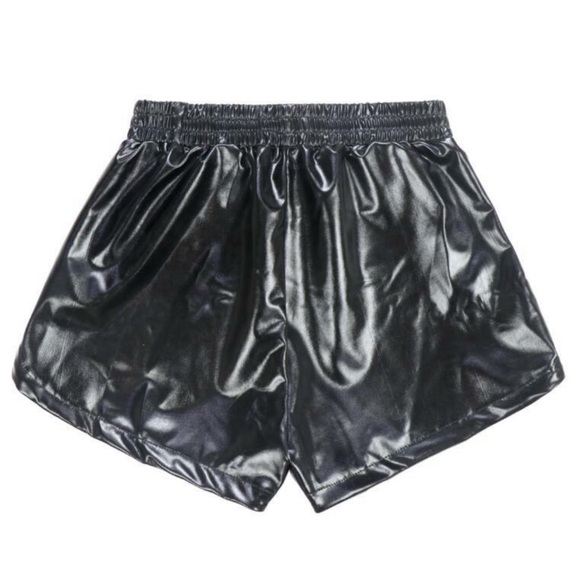 Faux leather shorts - Picture 5 of 5